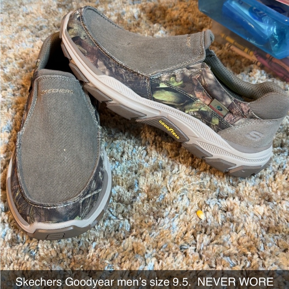 Skechers Men's Gray and Camouflage Slip-Ons